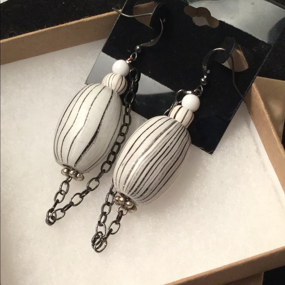 MariMeg Curio Closet Jewelry - ‘Vintage Meets Modern’ Pewter Earrings